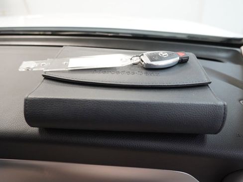 Used 2017 Mercedes-Benz GLC 300 4MATIC image 42