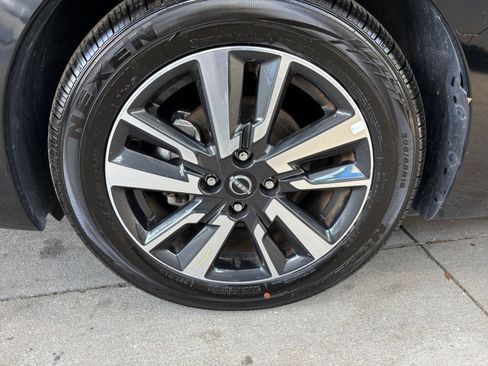Used 2025 Nissan Versa SV FWD image 30