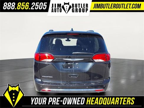 Used 2019 Chrysler Pacifica Touring-L image 18