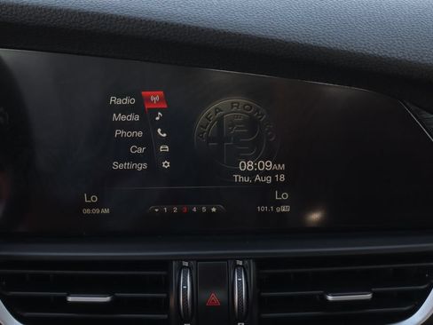 Used 2019 Alfa Romeo Giulia RWD image 32