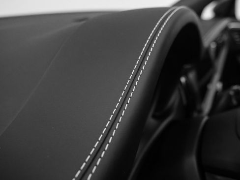 Used 2025 Porsche Macan Turbo image 32