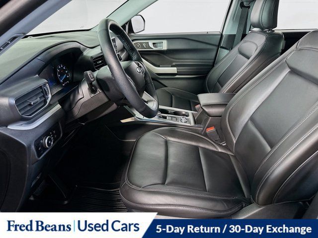 Used 2023 Ford Explorer XLT w/ Equipment Group 202A AWD/4WD image 13