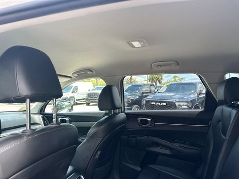 Used 2024 Kia Sorento S FWD image 8