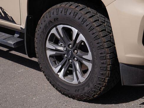 Used 2022 Chevrolet Colorado Z71 AWD/4WD image 17