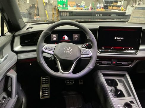 New 2026 Volkswagen Tiguan SE R-Line AWD/4WD image 12