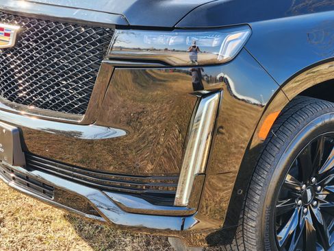 Certified 2024 Cadillac Escalade Sport w/ Touring Package image 9