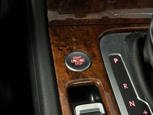 Used 2014 Volkswagen Touareg TDI image 22