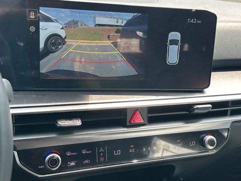 Used 2025 Kia Sorento S w/ Panoramic Sunroof Package image 14