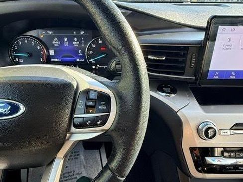 Used 2022 Ford Explorer XLT w/ Equipment Group 202A AWD/4WD image 22