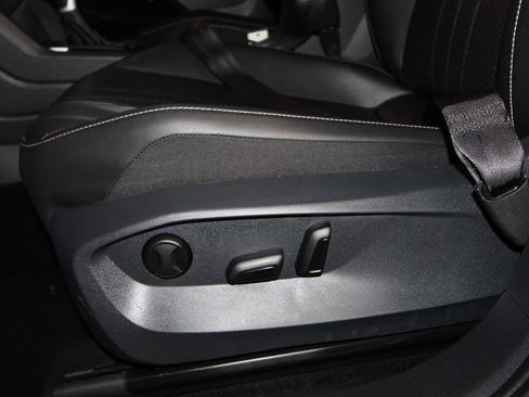 Used 2024 Volkswagen Tiguan SE FWD image 7