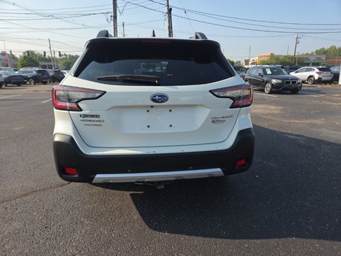 Used 2023 Subaru Outback Limited image 5