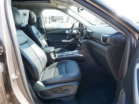 Certified 2021 Ford Explorer Limited w/ Equipment Group 301A AWD/4WD image 9