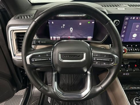 Used 2024 GMC Canyon Denali image 14