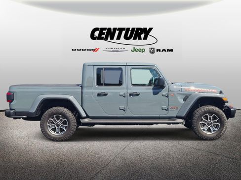 Used 2024 Jeep Gladiator Mojave AWD/4WD image 2