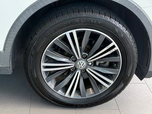 Used 2018 Volkswagen Tiguan SEL AWD/4WD image 16
