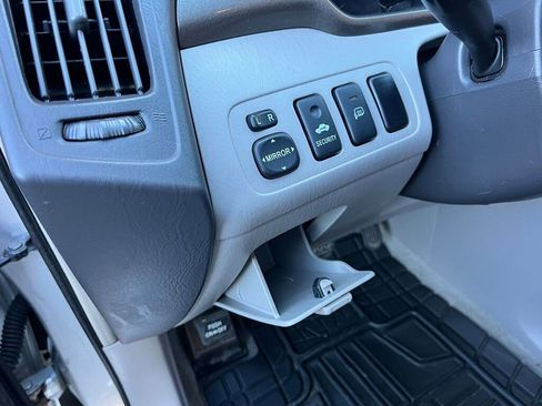 Used 2002 Toyota Highlander GREAT VALUE AWD image 51