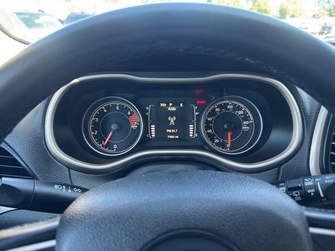 Used 2017 Jeep Cherokee Latitude FWD image 9