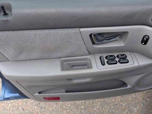 Used 2002 Ford Taurus SE FWD image 12
