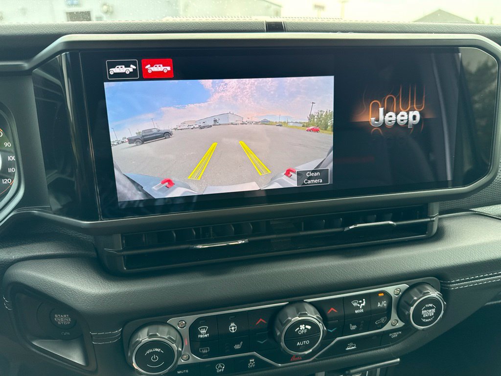 Used 2024 Jeep Gladiator Rubicon w/ Technology Group AWD/4WD image 30