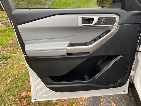 Certified 2022 Ford Explorer XLT w/ Equipment Group 202A image 30