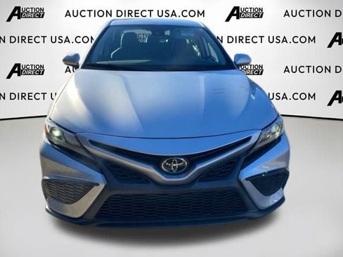 Used 2022 Toyota Camry SE image 3