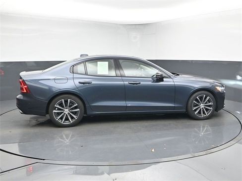Used 2022 Volvo S60 B5 Momentum w/ Premium Package image 8