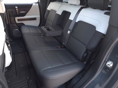 Used 2025 GMC Hummer EV 3X image 39