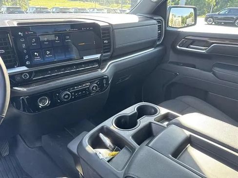 Used 2023 Chevrolet Silverado 1500 LT w/ Z71 Off-Road Package AWD/4WD image 12