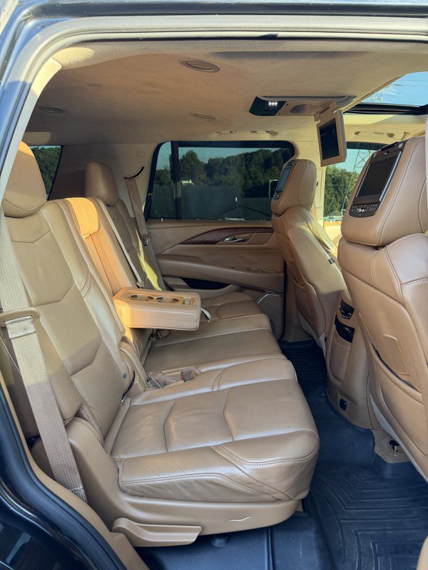 Used 2015 Cadillac Escalade Platinum AWD/4WD image 8
