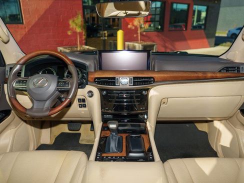 Used 2021 Lexus LX 570 4WD w/ Luxury Package image 9