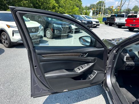 Used 2022 Honda Accord Touring image 35