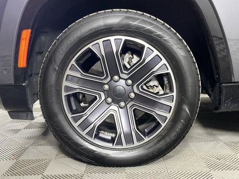 Used 2024 Jeep Wagoneer Series II w/ Flexible Seating Group image 10