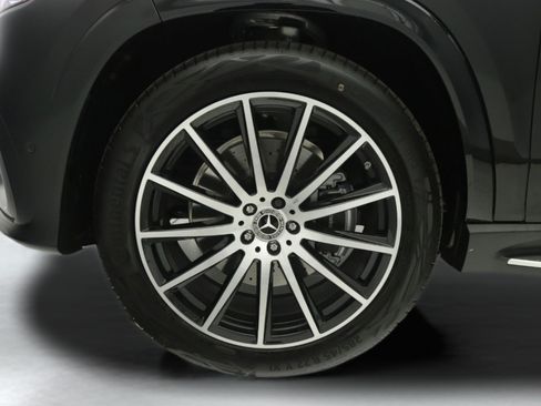 New 2026 Mercedes-Benz GLS 580 4MATIC image 11