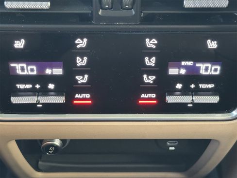 Used 2020 Porsche Cayenne image 17