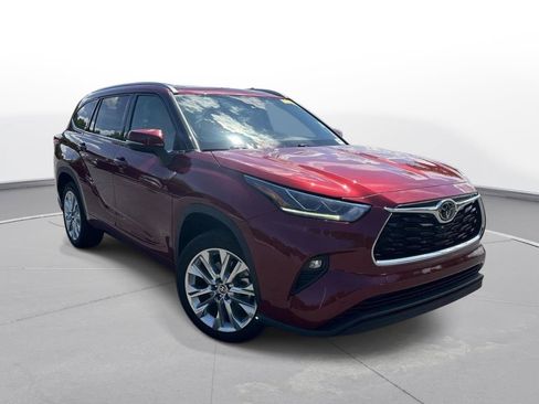 Used 2021 Toyota Highlander Limited FWD image 4