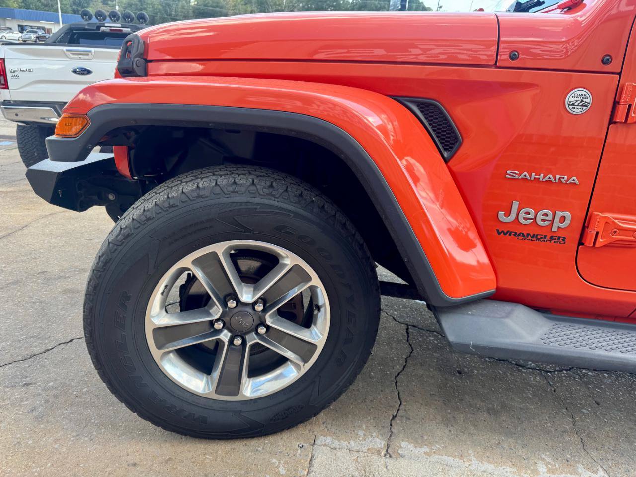 Used 2018 Jeep Wrangler Unlimited Sahara AWD/4WD image 18