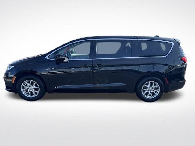 Used 2024 Chrysler Pacifica Touring-L FWD image 30