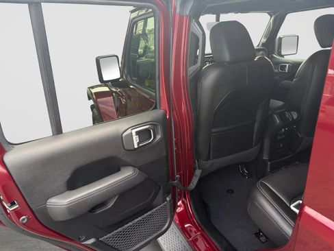 Used 2021 Jeep Wrangler Unlimited Sahara AWD/4WD image 14