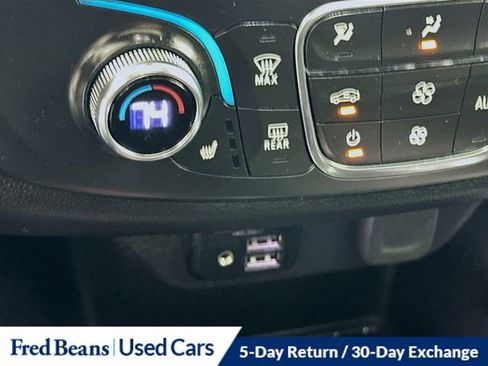 Used 2023 Chevrolet Traverse LT w/ LT Premium Package AWD/4WD image 22