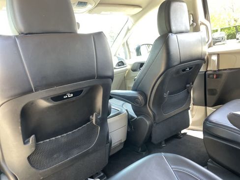 Used 2024 Chrysler Pacifica Limited FWD image 21