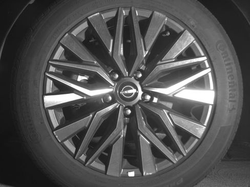 Used 2025 Nissan Altima 2.5 SV FWD image 12
