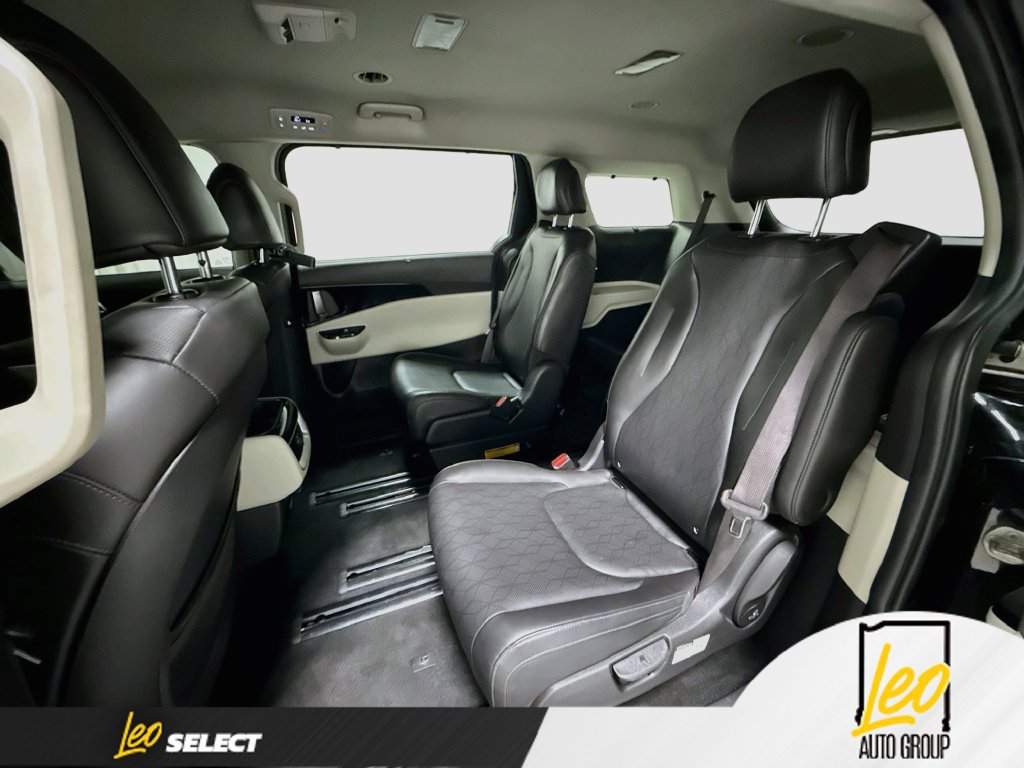 Used 2022 Kia Carnival EX FWD image 26