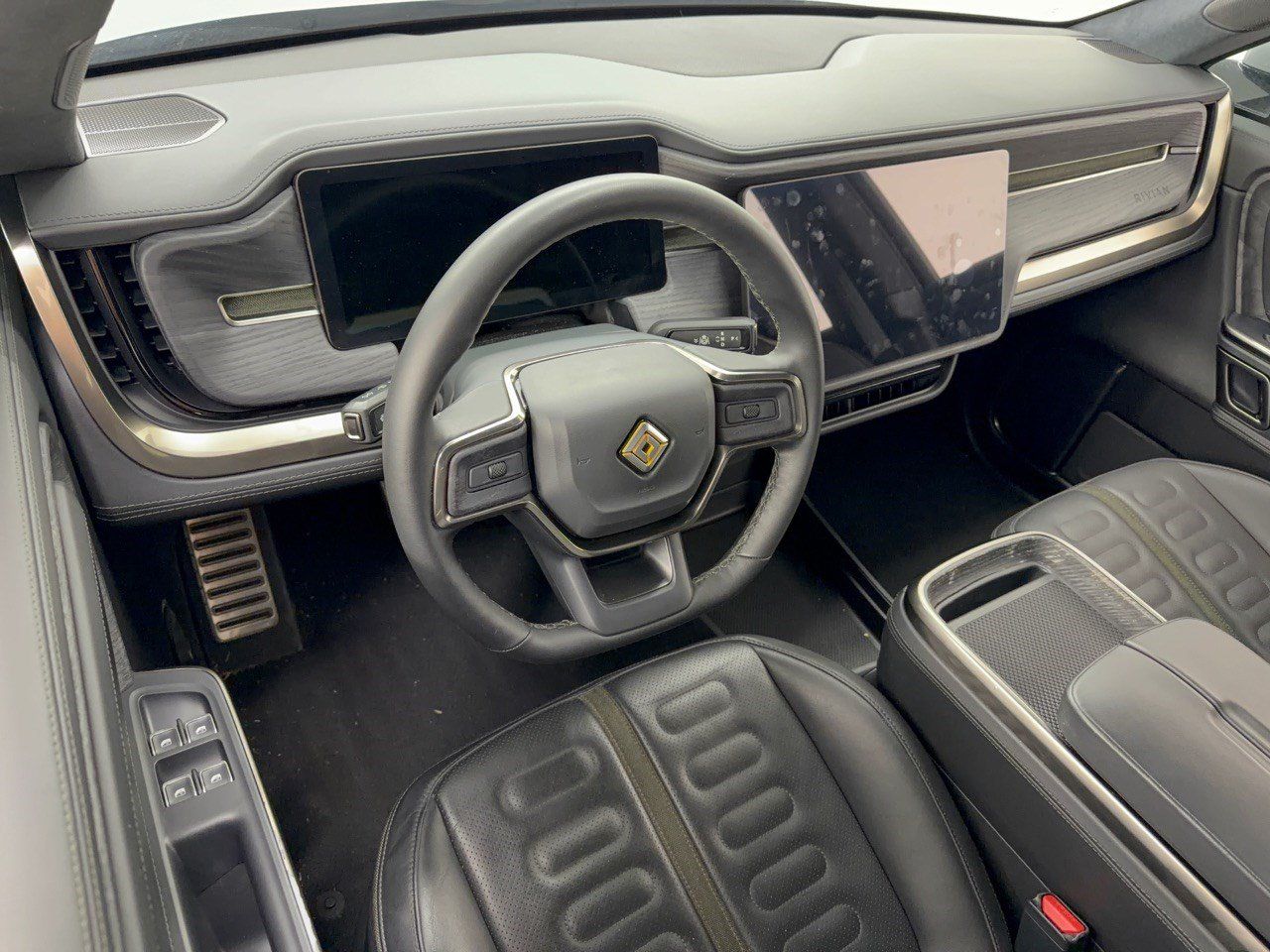 Used 2023 Rivian R1T Adventure Dual AWD/4WD image 4