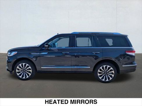 Used 2024 Lincoln Navigator Reserve AWD/4WD image 2