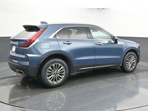Used 2025 Cadillac XT4 Premium Luxury image 11