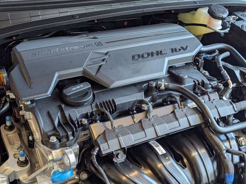 New 2025 Hyundai Elantra Limited image 13