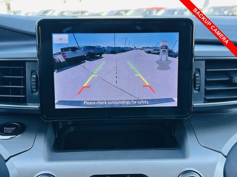 Used 2022 Ford Explorer XLT w/ Equipment Group 202A image 9