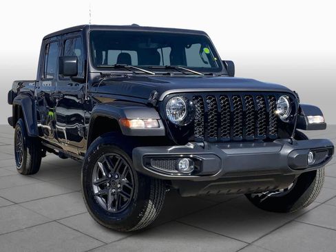 Used 2021 Jeep Gladiator Sport image 3