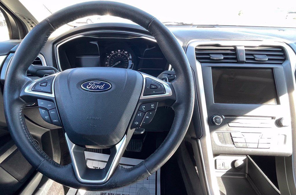 Used 2017 Ford Fusion SE w/ Equipment Group 201A FWD image 14