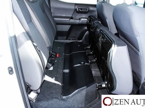 Used 2022 Toyota Tacoma SR5 RWD image 34